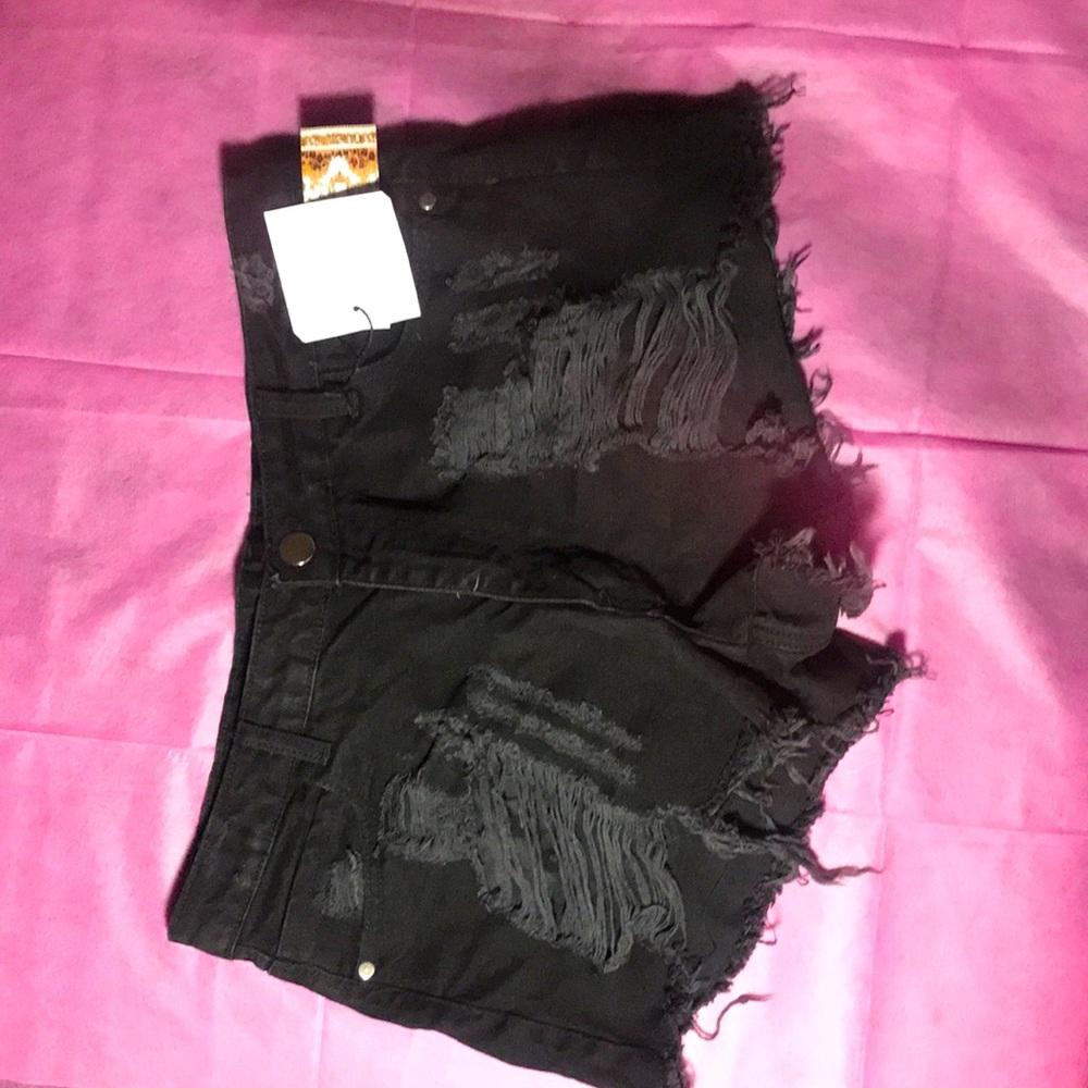 Cute😍Black ripped shorts still with tags on